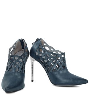 AMELIA - Granatowe botki ażurowe na szpilce - z przodu