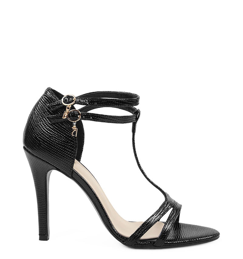 GASSU ERIN - Czarne sandałki na szpilce z lakierowanej tłoczonej skóry - bokiem