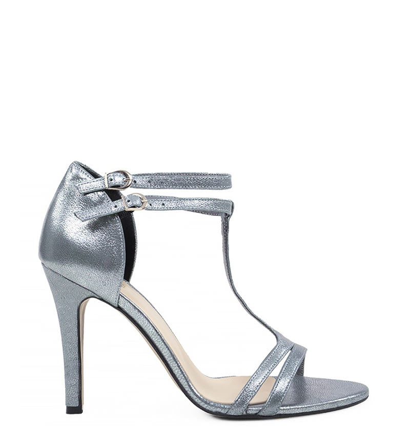 GASSU ERIN - Srebrne sandałki na szpilce z metalizowanej skóry - bokiem