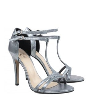 GASSU ERIN - Srebrne sandałki na szpilce z metalizowanej skóry - po skosie