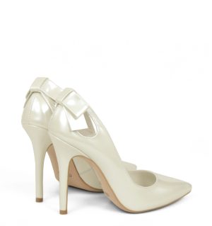 GASSU EVIE perłowe szpilki ślubne w odcieniu ecru - po skosie