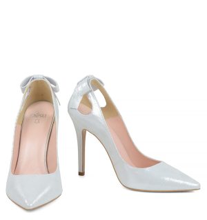 GASSU EVIE srebrne szpilki ozdobione wycięciami - z przodu