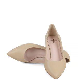 JESSICA - Beżowe niskie szpilki z licowej skóry - z przodu