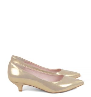 JESSICA - Złote niskie szpilki z satynowanej skóry naturalnej - bokiem