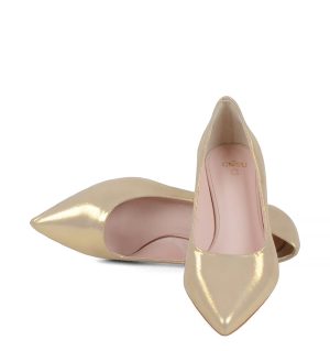 JESSICA - Złote niskie szpilki z satynowanej skóry naturalnej - z przodu