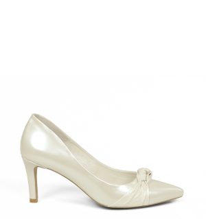 GASSU LOTE - niskie szpilki ecru wykonane z naturalnej skóry - bokiem