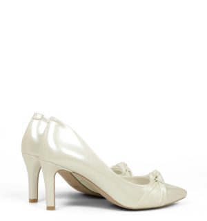 GASSU LOTE - niskie szpilki ecru wykonane z naturalnej skóry - po skosie