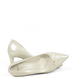 GASSU LOTE - niskie szpilki ecru wykonane z naturalnej skóry - z przodu