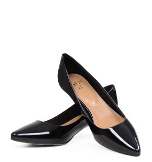 MICHELLE - Czarne niskie szpilki z lakierowanej skóry - z przodu