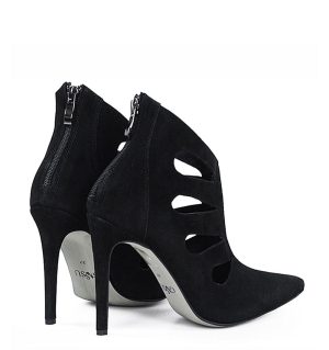 GASSU MIYU - Czarne botki zamszowe ozdobne wycięcia - po skosie