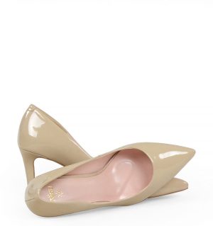 GASSU RIKO to ulubione beżowe niskie szpilki - z przodu