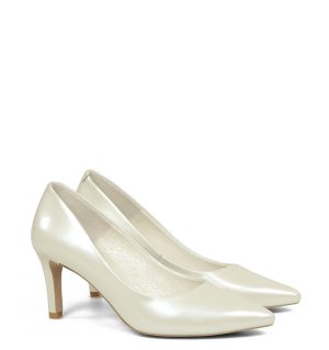 GASSU RIKO kremowe niskie szpilki wykonane ze skóry naturalnej - po skosie