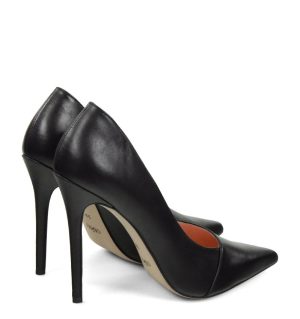 HAILEY - Wysokie czarne szpilki z licowej skóry - po skosie