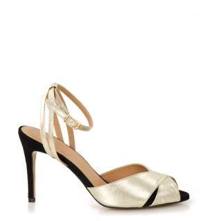 CAROLYN - Złote sandały na szpilce - bokiem