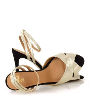 CAROLYN - Złote sandały na szpilce - z przodu