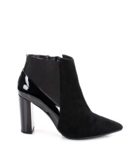 CORA - Czarne krótkie botki na słupku - bokiem