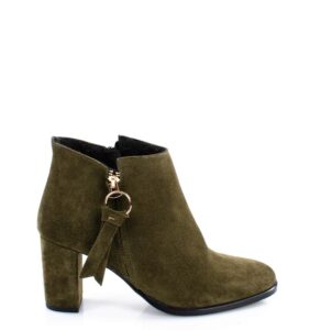 JUDITH - krótkie, ciemno zielone botki - bokiem