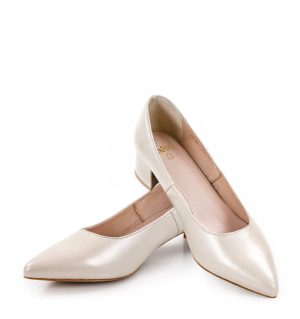 Gassu Weronica Bezowe czółenka na płaskim obcasie - z przodu