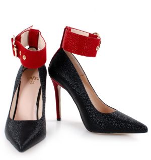 GLORIA - Czarne szpilki z czerwonym paskiem - z przodu