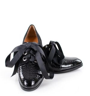 czarne półbuty sznurowane - z przodu