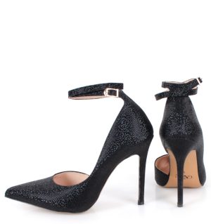 czarne szpilki z paseczkiem nad kostką błyszczące - z tyłu