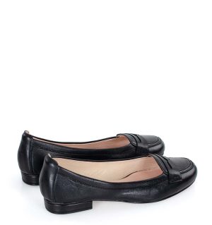 Granatowe baleriny - po skosie