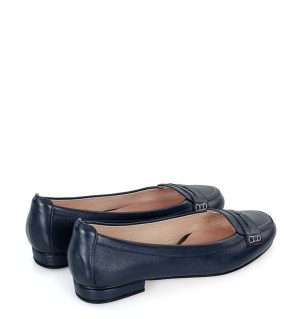 Granatowe baleriny - po skosie