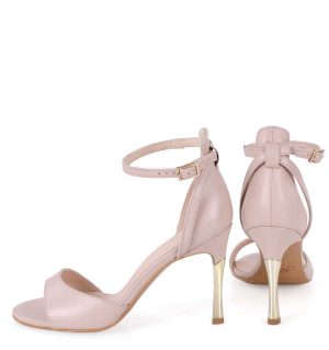 Beżowe sandałki na szpilce - z tyłu