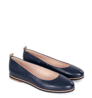 Granatowe baleriny - po skosie