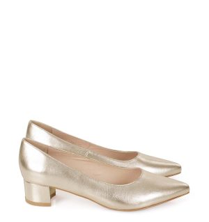 WERONICA - Złote czółenka na niskim obcasie z licowej skóry - bokiem