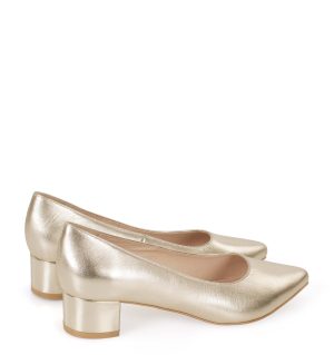 WERONICA - Złote czółenka na niskim obcasie z licowej skóry - po skosie