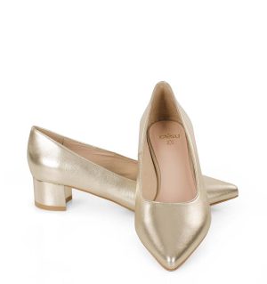 WERONICA - Złote czółenka na niskim obcasie z licowej skóry - z przodu