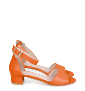 pomarańczowe sandałki na niskim obcasie - bokiem