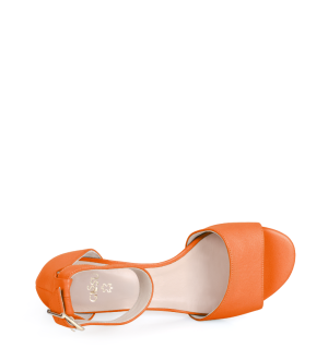 pomarańczowe sandałki na niskim obcasie - z przodu