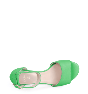 Zielone sandałki na niskim obcasie - z przodu