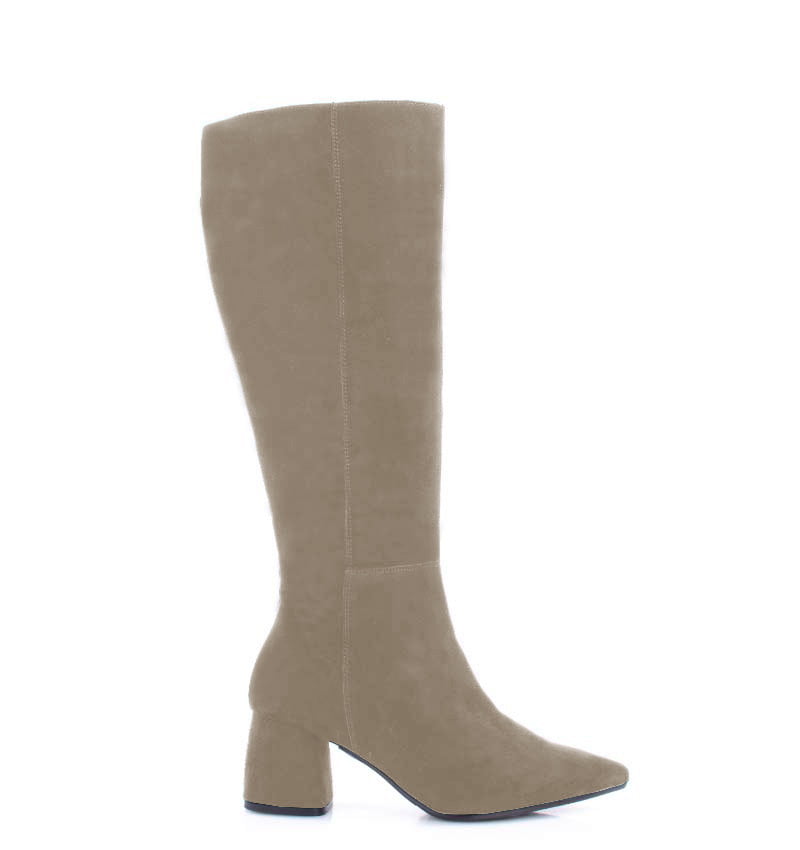 AURORA - beżowe kozaki na grubym słupku - bokiem