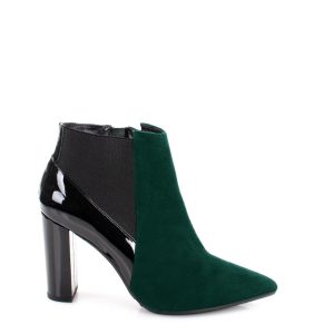 CORA - Ciemno zielone krótkie botki na słupku - bokiem