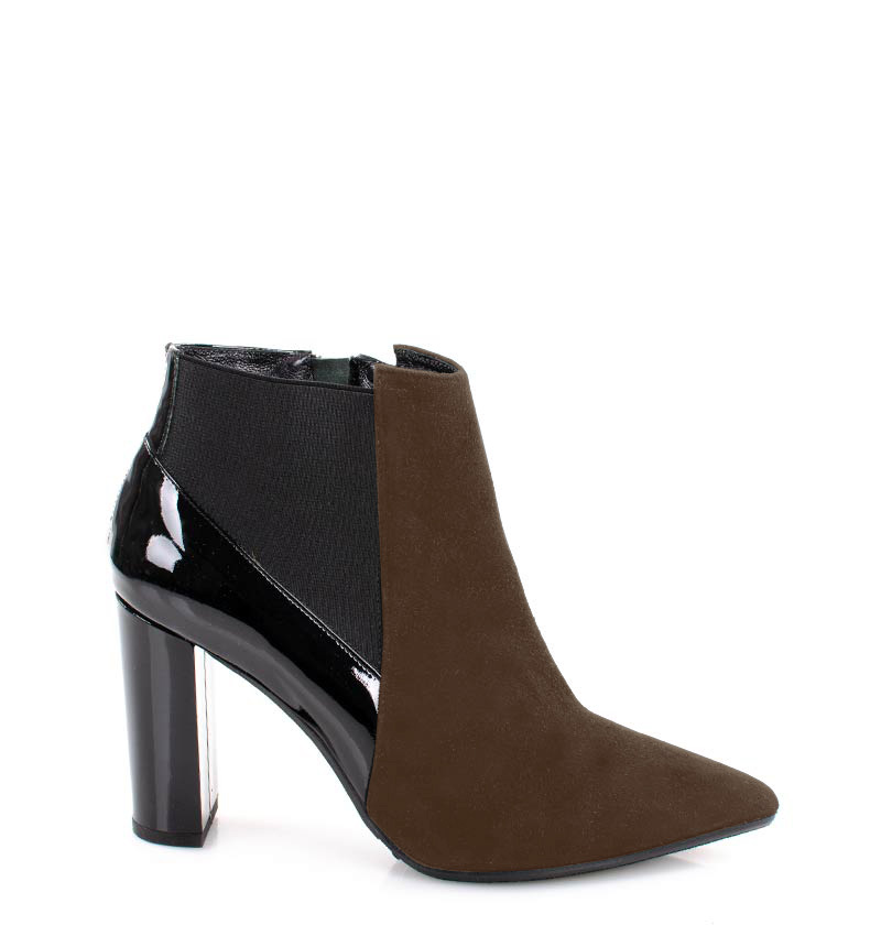 cora1-czekolada-welur CORA - Ciemno brązowe krótkie botki na słupku - bokiem