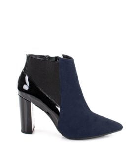 CORA - Granatowe krótkie botki na słupku - bokiem