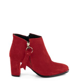 JUDITH - krótkie botki czerwone na słupku - bokiem