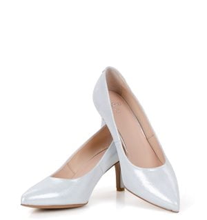 JOAN - Srebrne satynowane szpilki średni obcas - obrazek 4