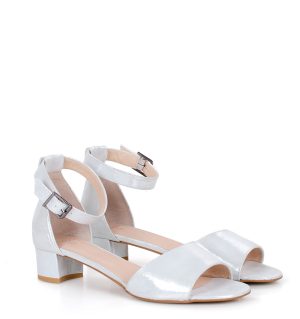 GINA - srebrne sandałki na niskim obcasie - obrazek 3